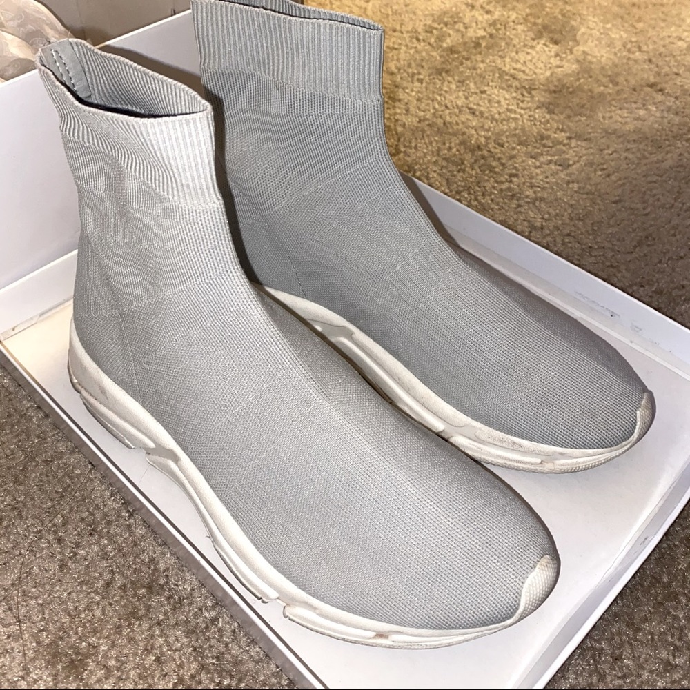 Steve Madden “Bitten” sneakers